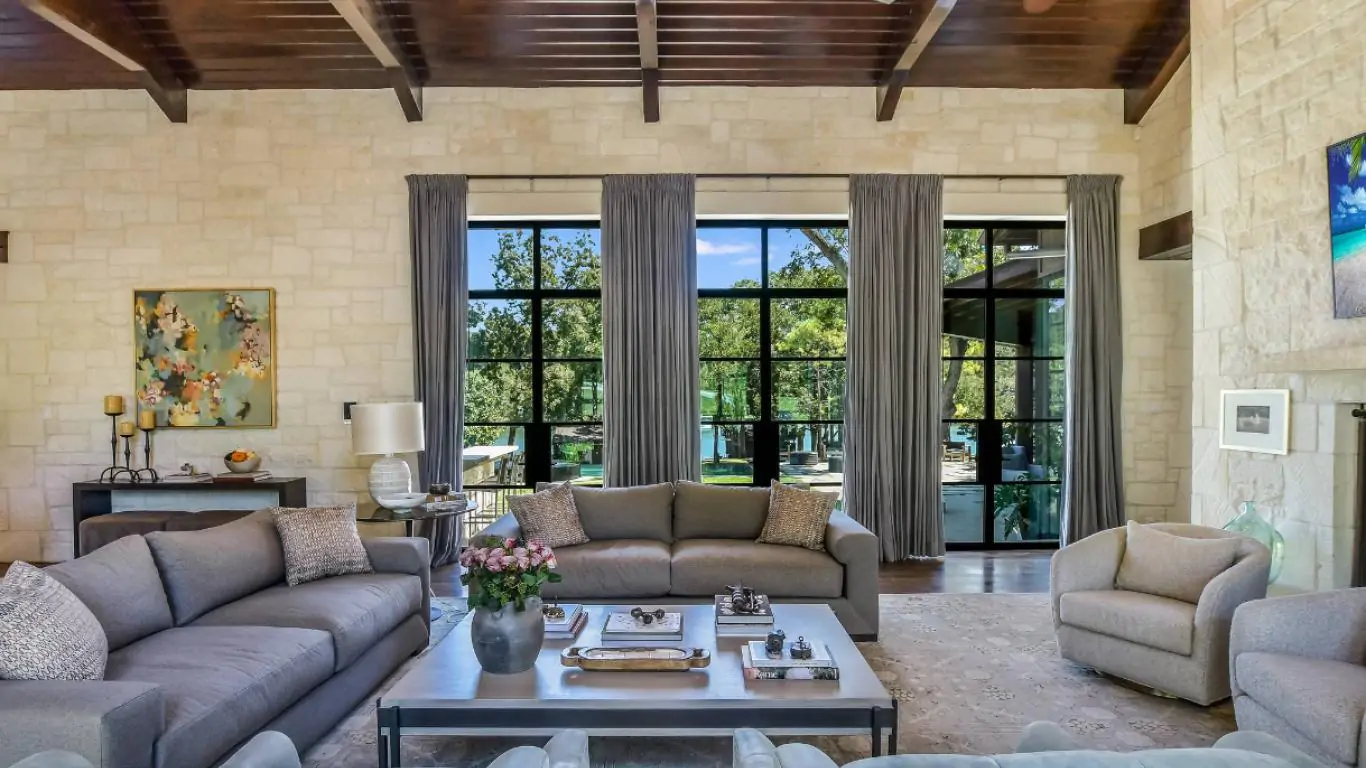 Villa Sylvia | Austin