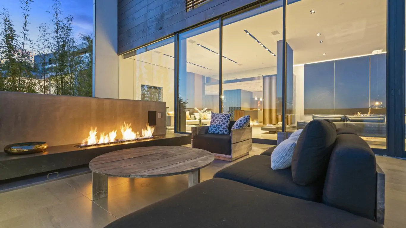 Villa Kezia | Los Angeles