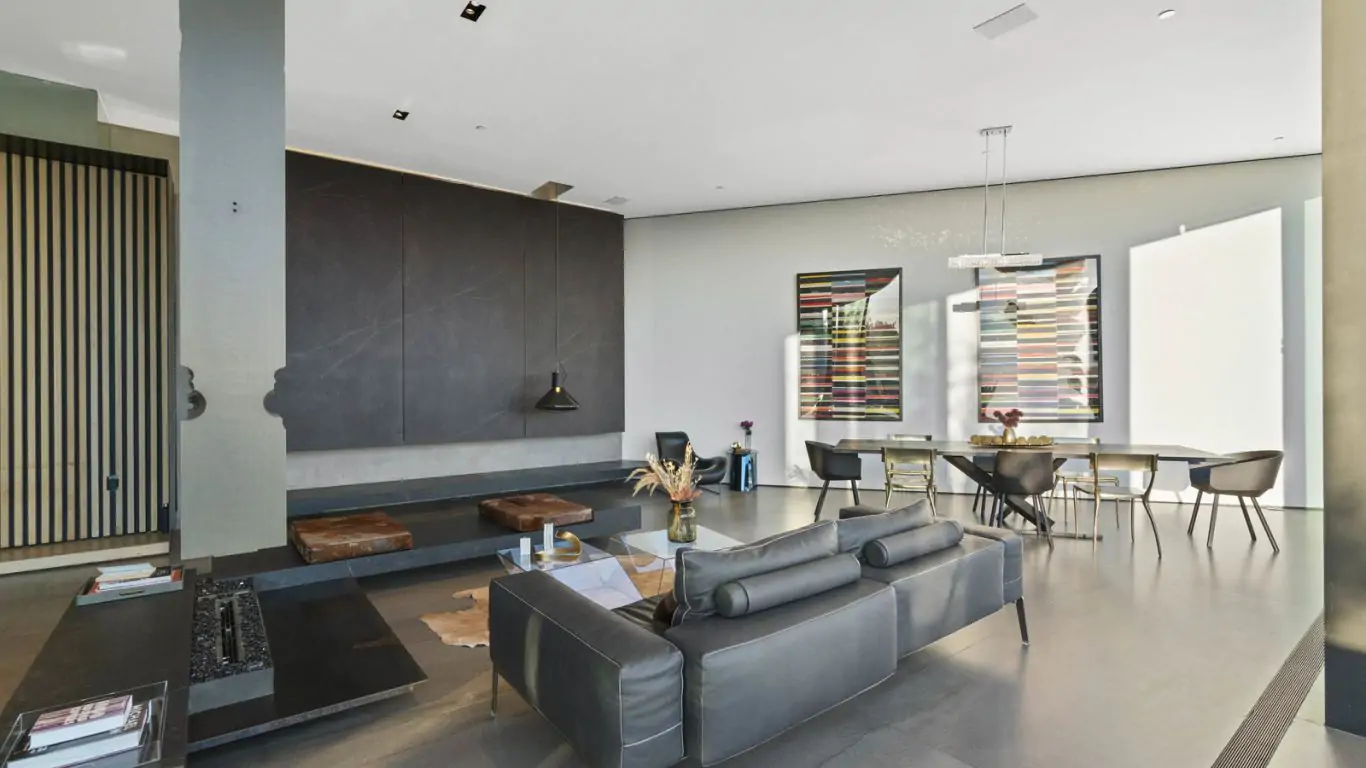 Villa Kezia | Los Angeles