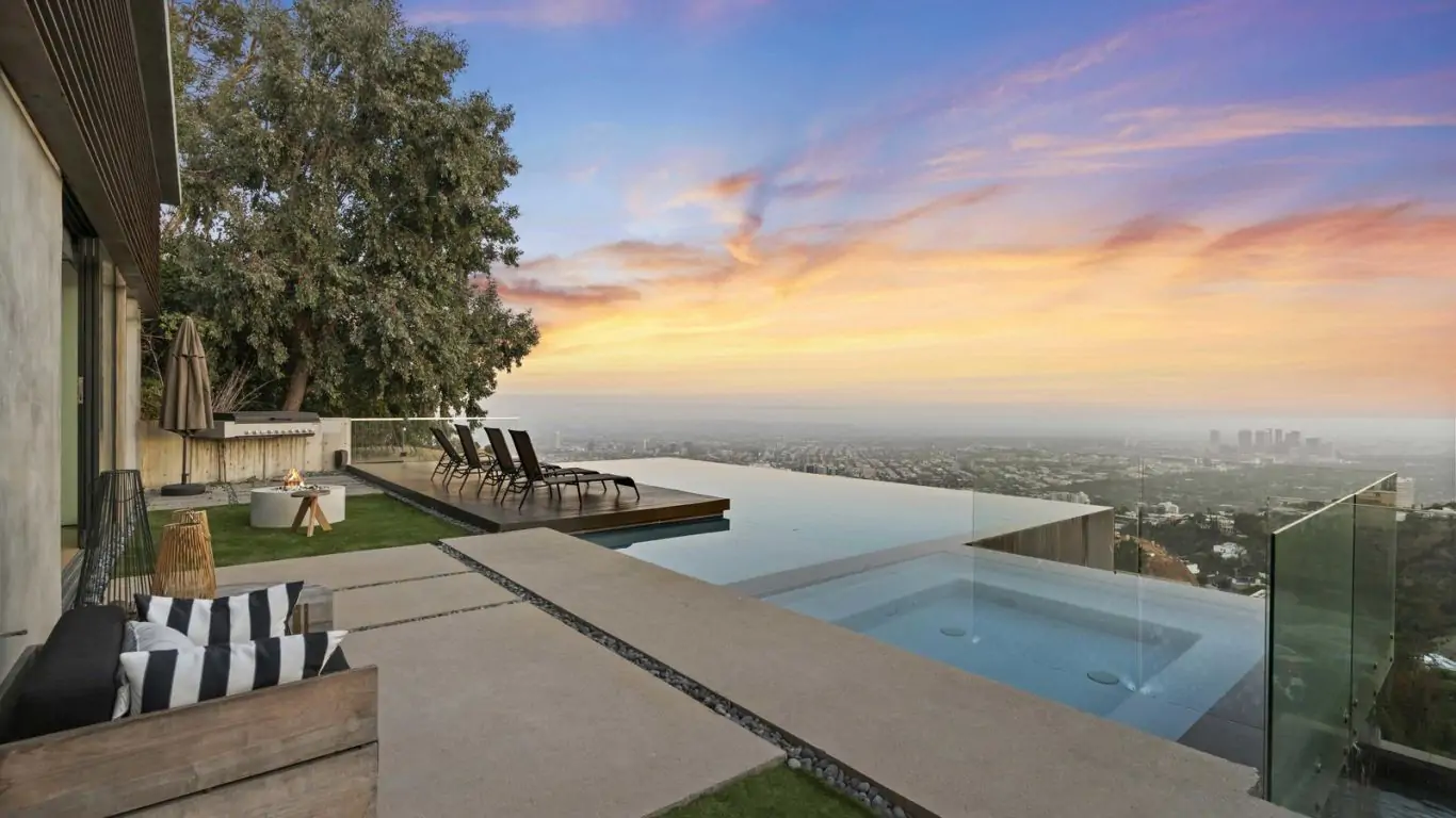 Villa Kezia | Los Angeles