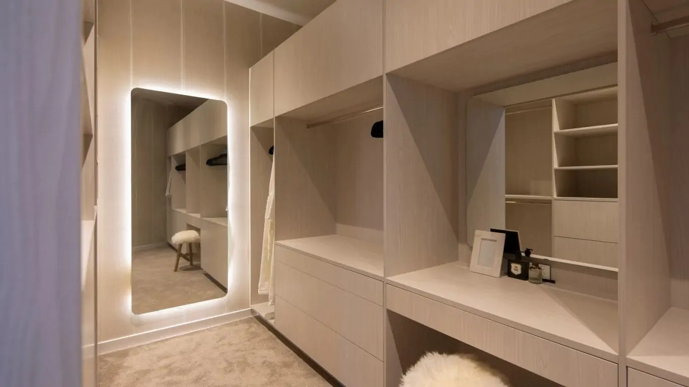 Ladena | New Zealand