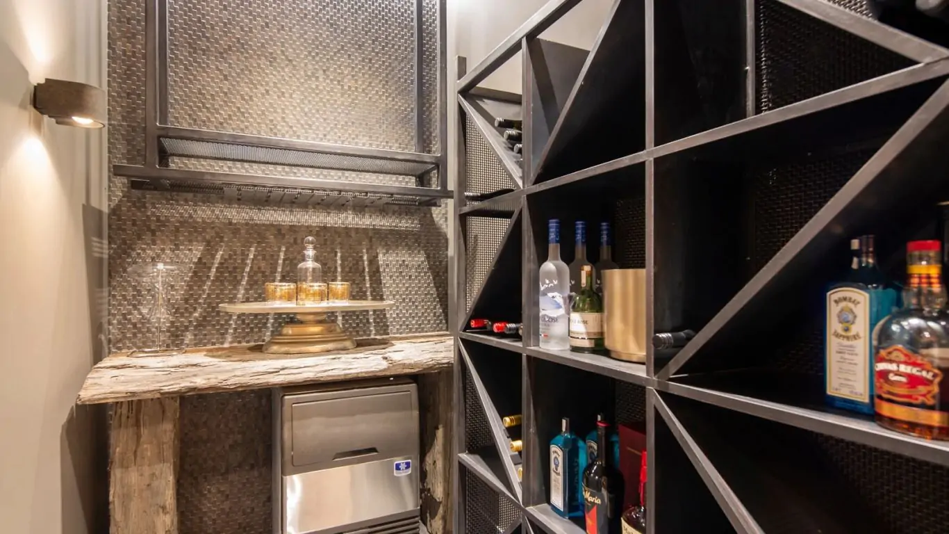 Ladena | New Zealand