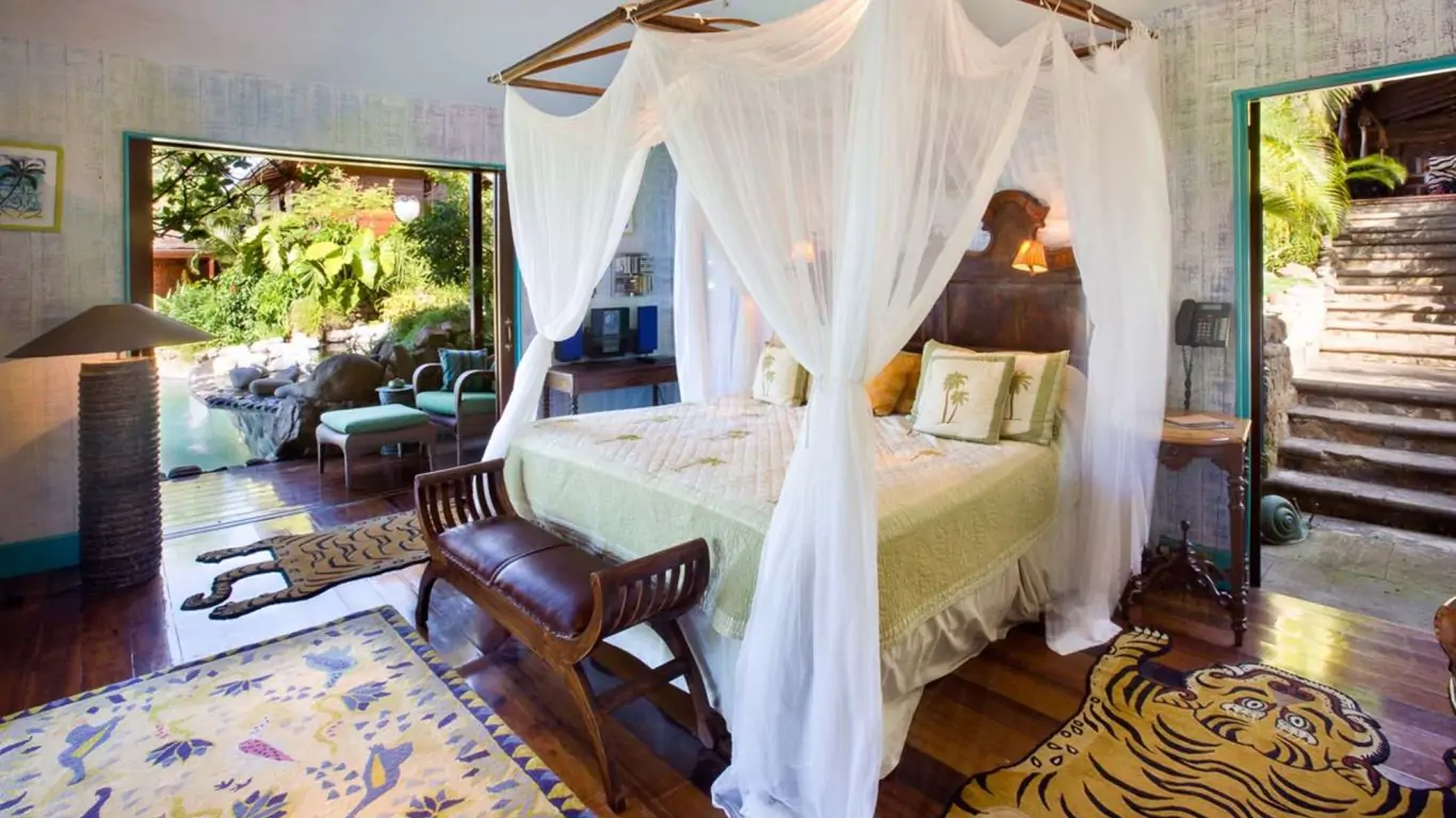 Mandalay Pearl | Saint Vincent and the Grenadines