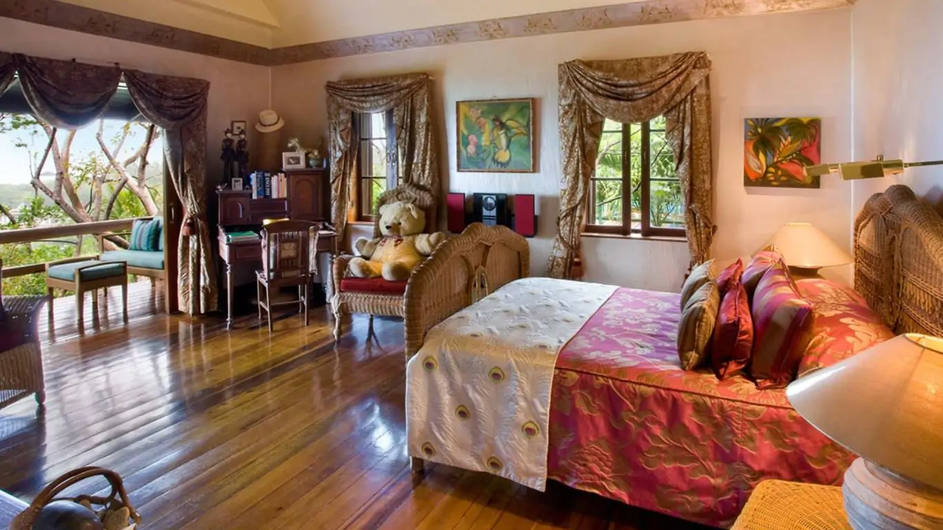 Mandalay Pearl | Saint Vincent and the Grenadines