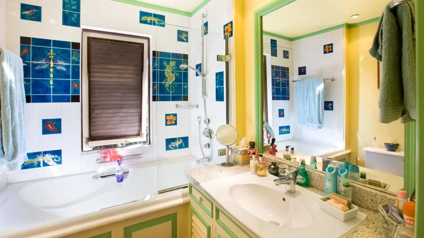 Mandalay Pearl | Saint Vincent and the Grenadines