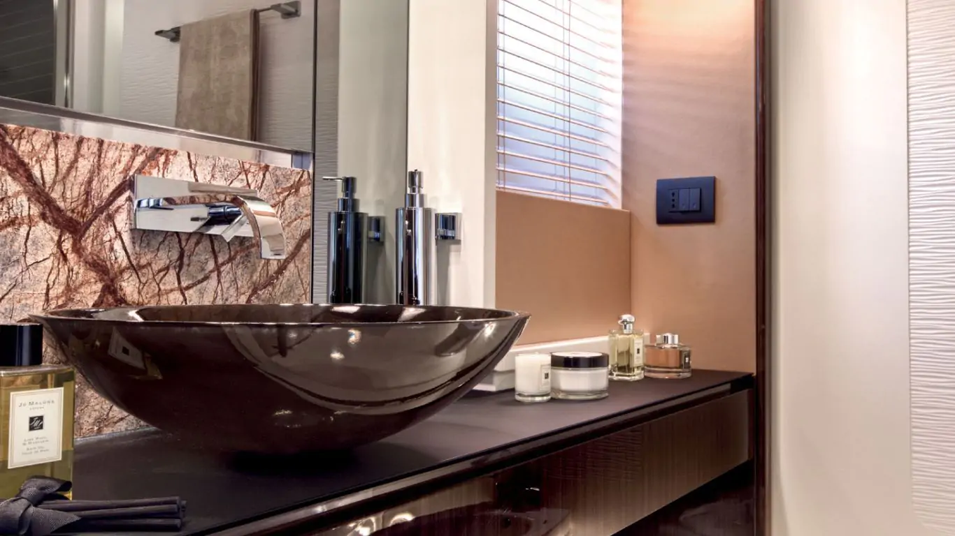 Yacht Makani 77 | Yachts