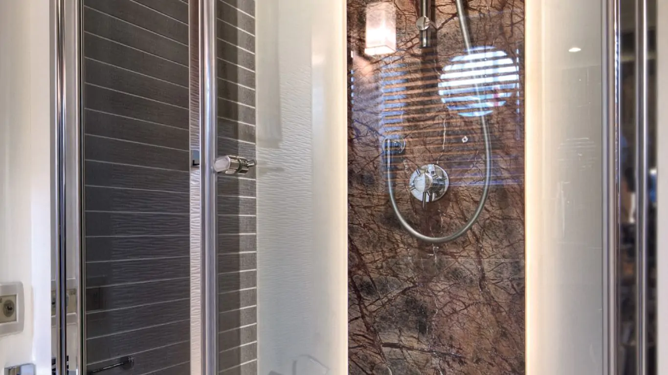 Yacht Makani 77 | Yachts