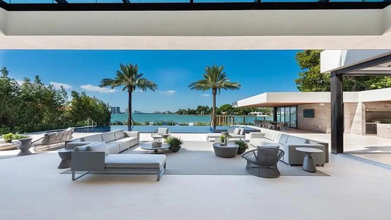Villa Courtney | Miami