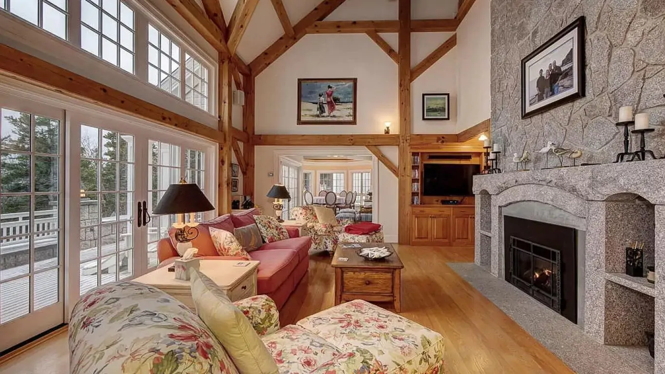 Villa Eastern Watch | Maine