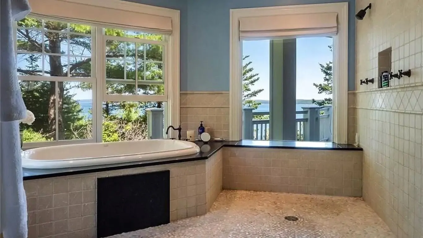 Villa Eastern Watch | Maine