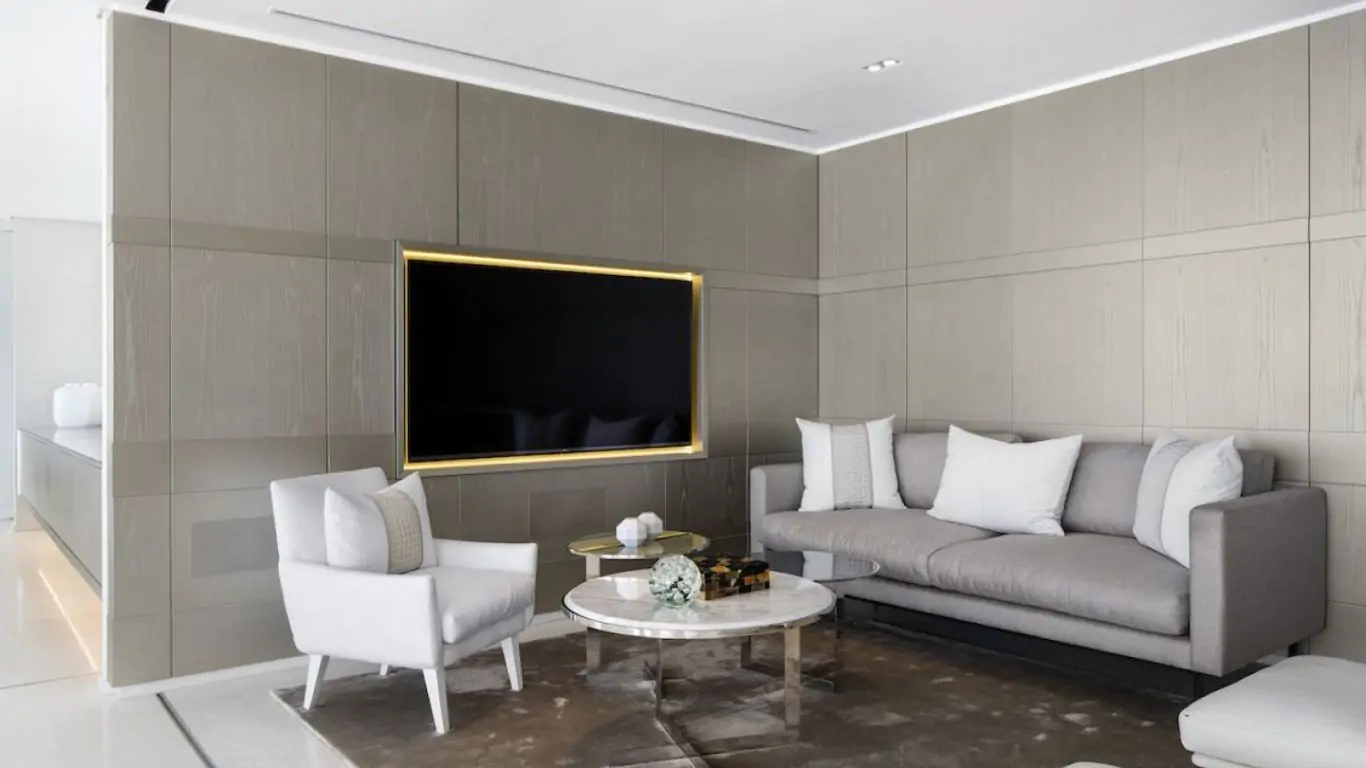 Villa Lily | Cape Town