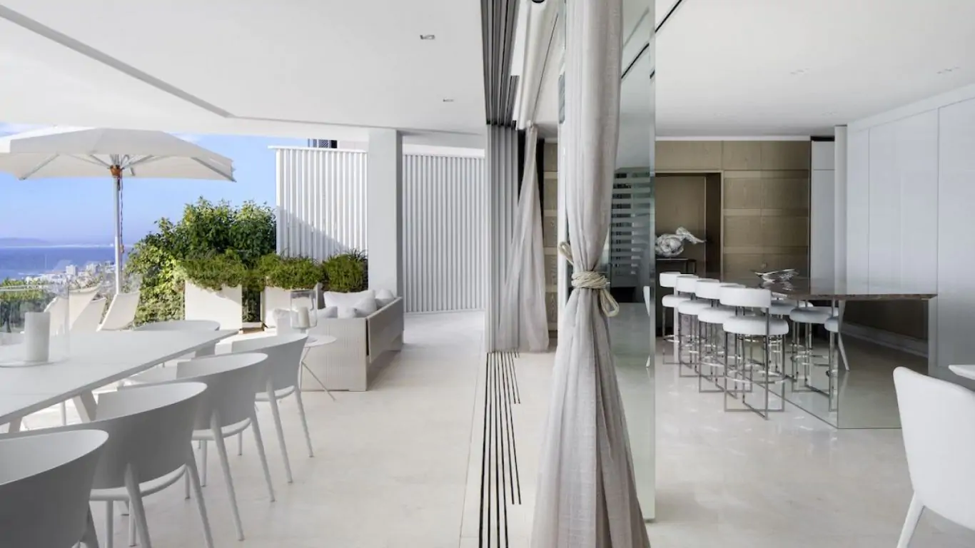 Villa Lily | Cape Town