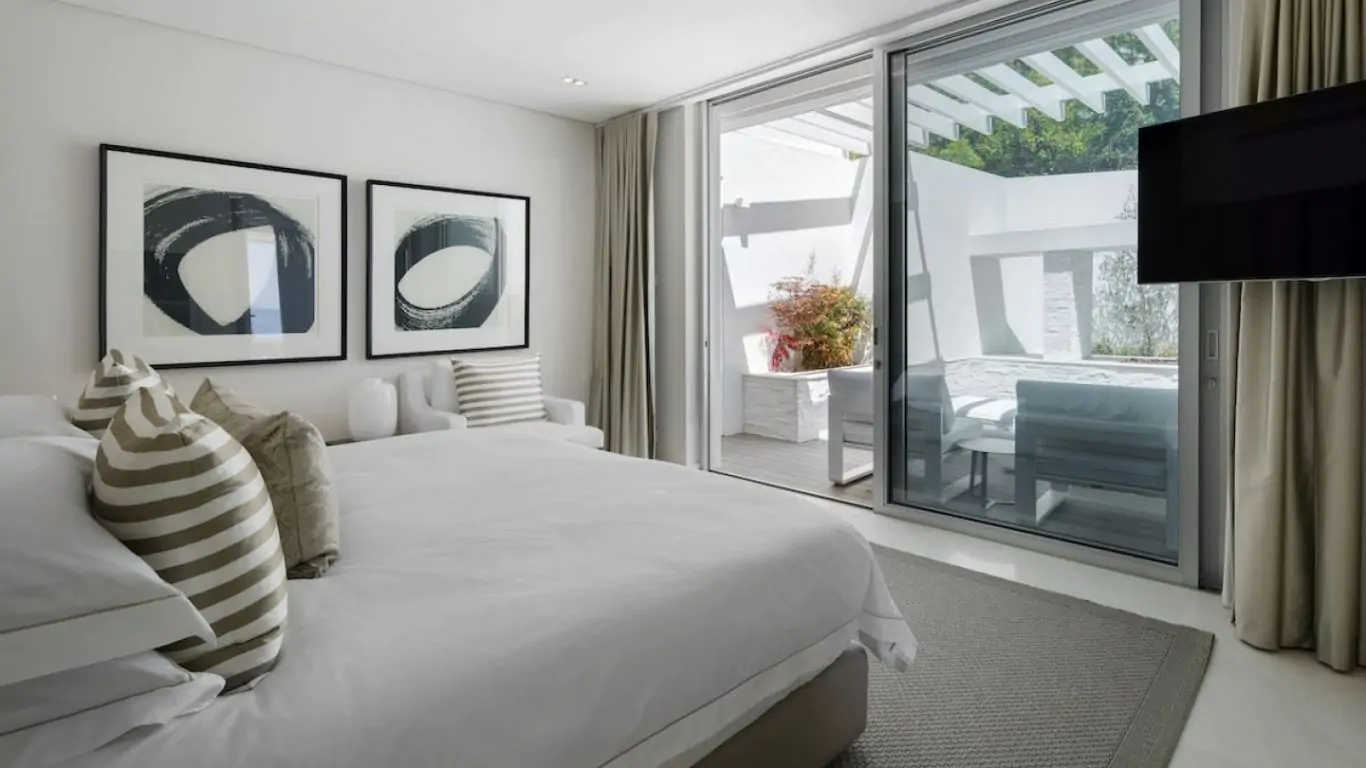 Villa Lily | Cape Town
