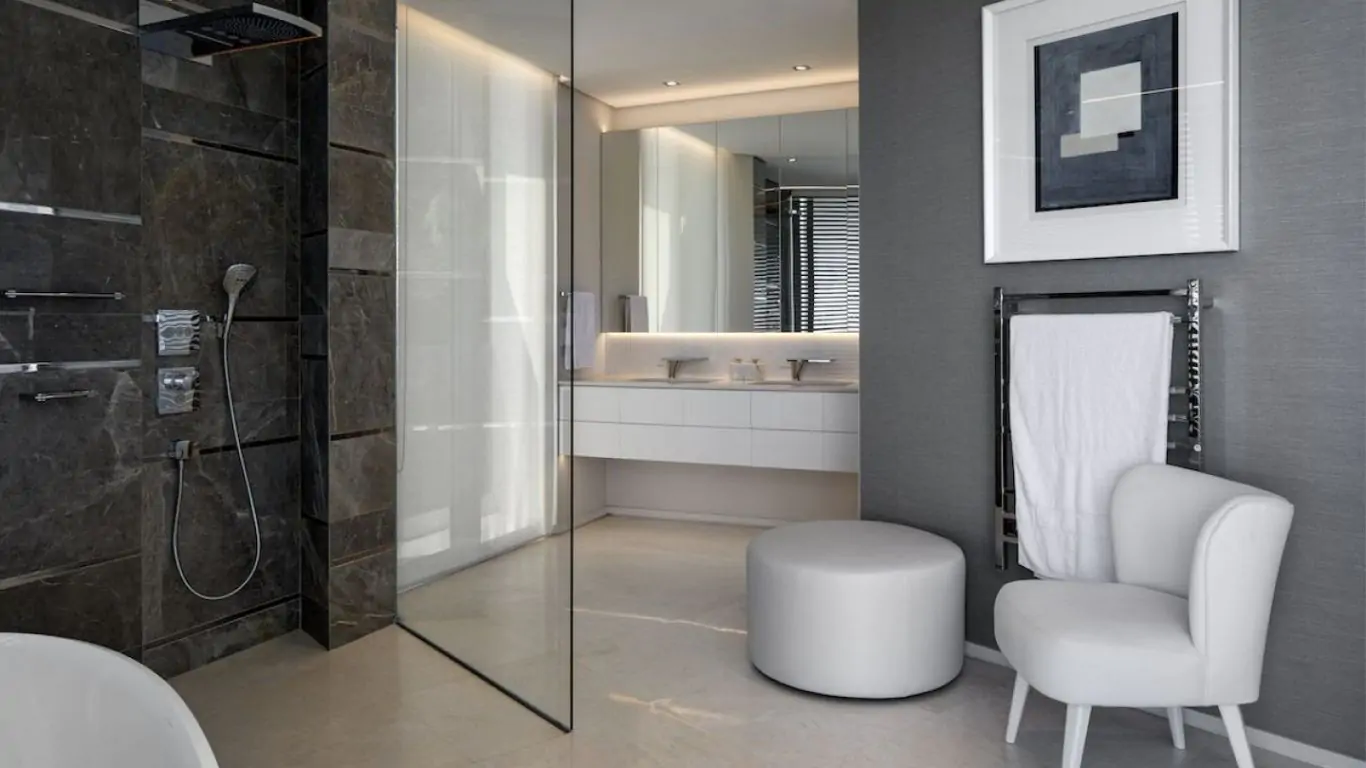 Villa Lily | Cape Town