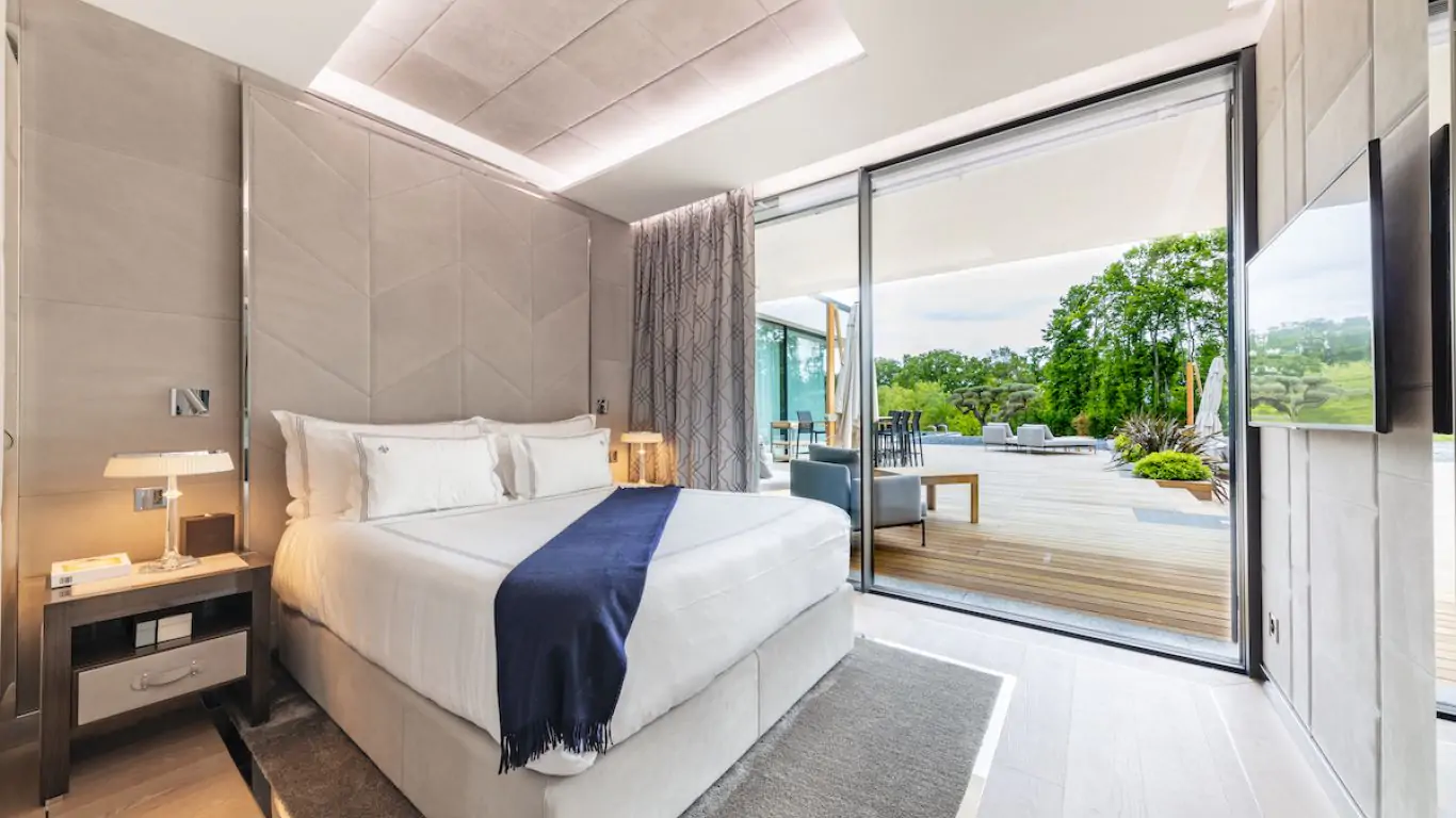 Ultima Geneva Grand Villa | Geneva