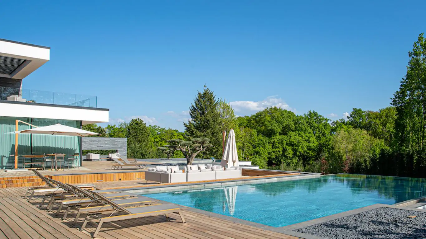 Ultima Geneva Grand Villa | Geneva