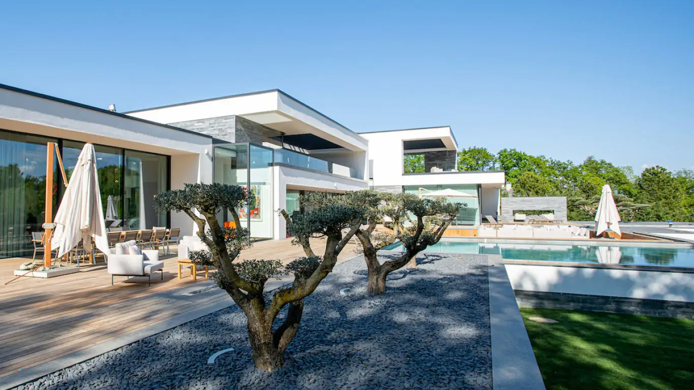 Ultima Geneva Grand Villa | Geneva