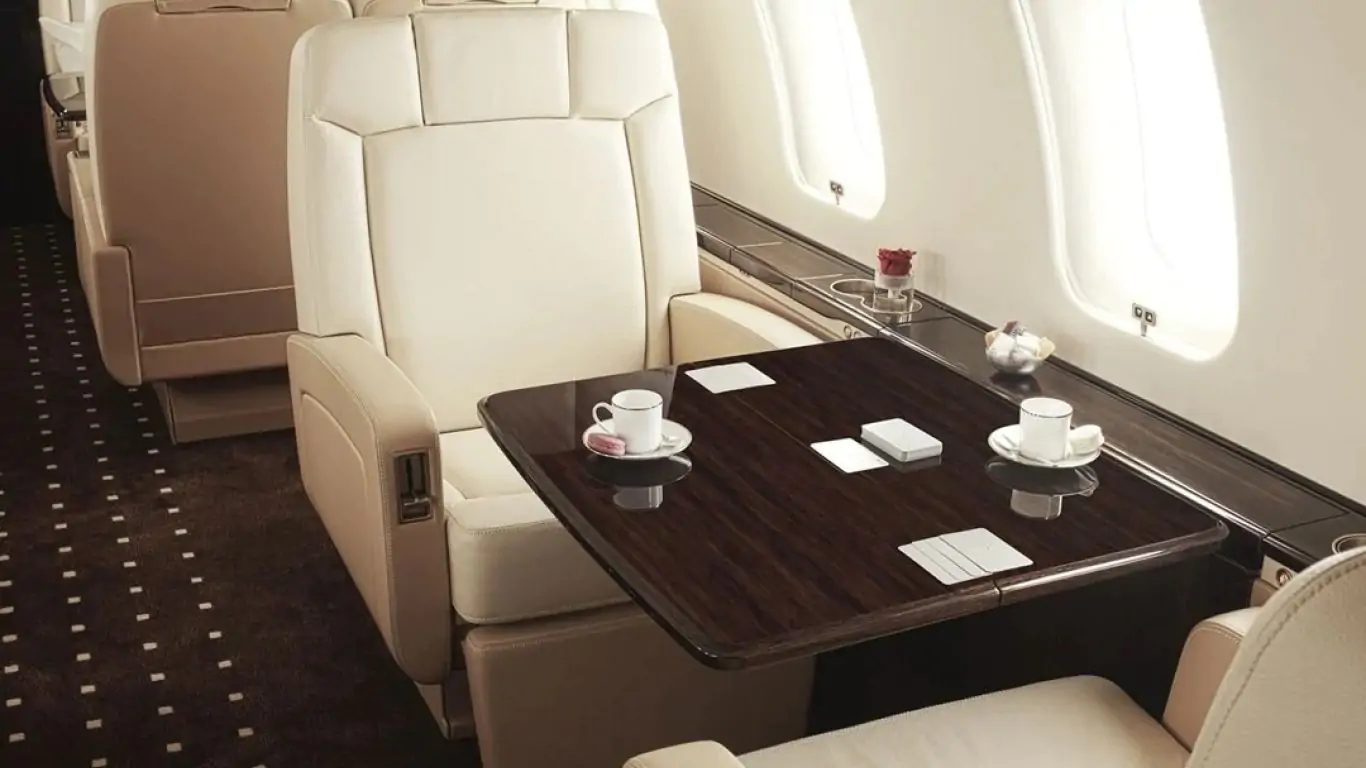 Bombardier Challenger 605 | Private Jets