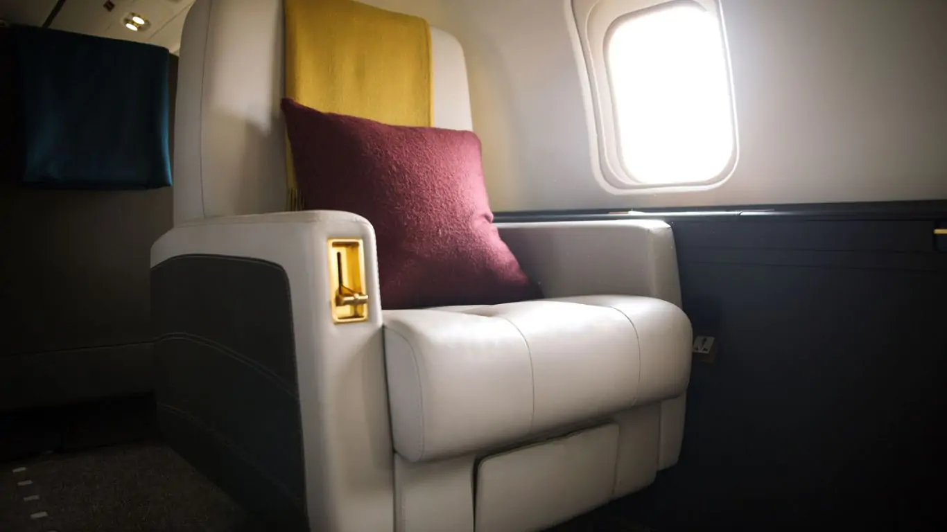 Bombardier Challenger 850 | Private Jets