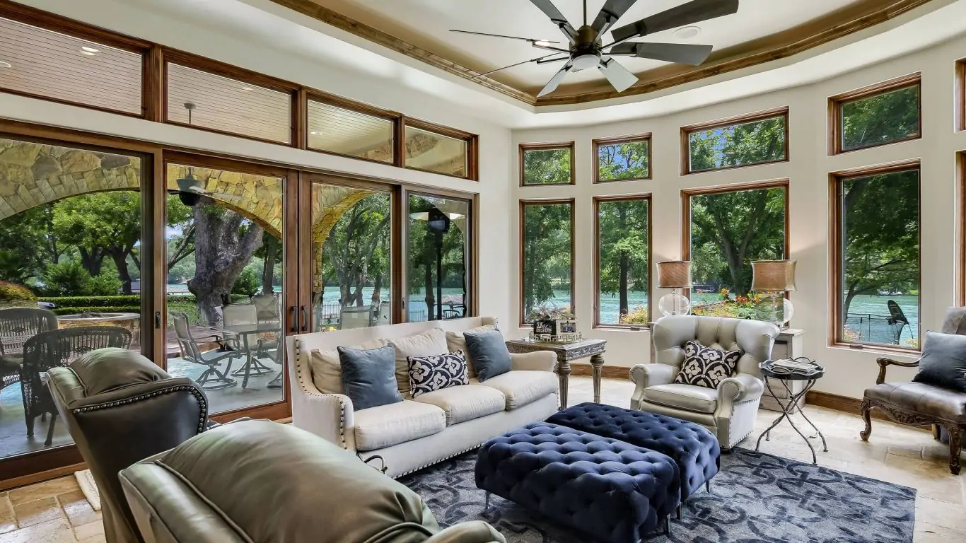 Villa Penelope | Austin