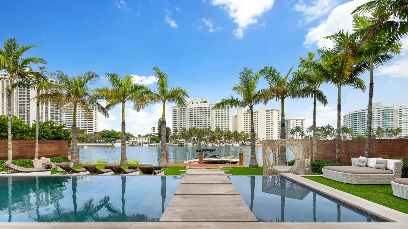Villa Ailah | Miami