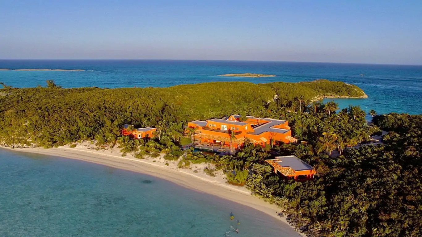 L Hacienda | Bahamian Islands