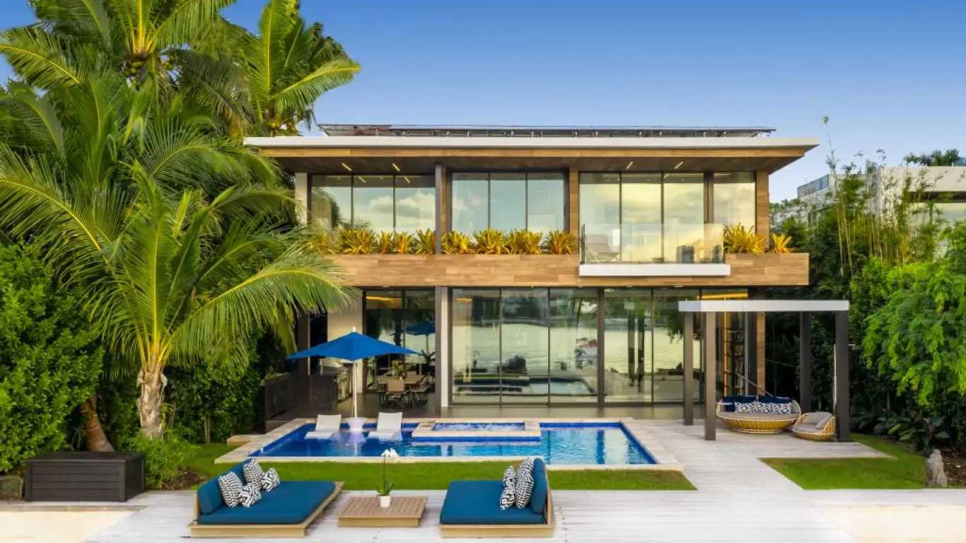 Villa Lora | Miami