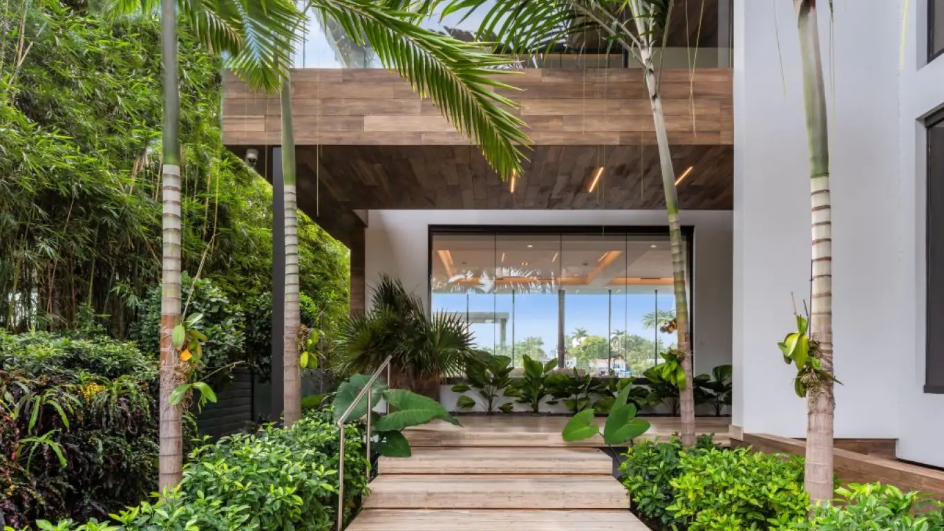 Villa Lora | Miami