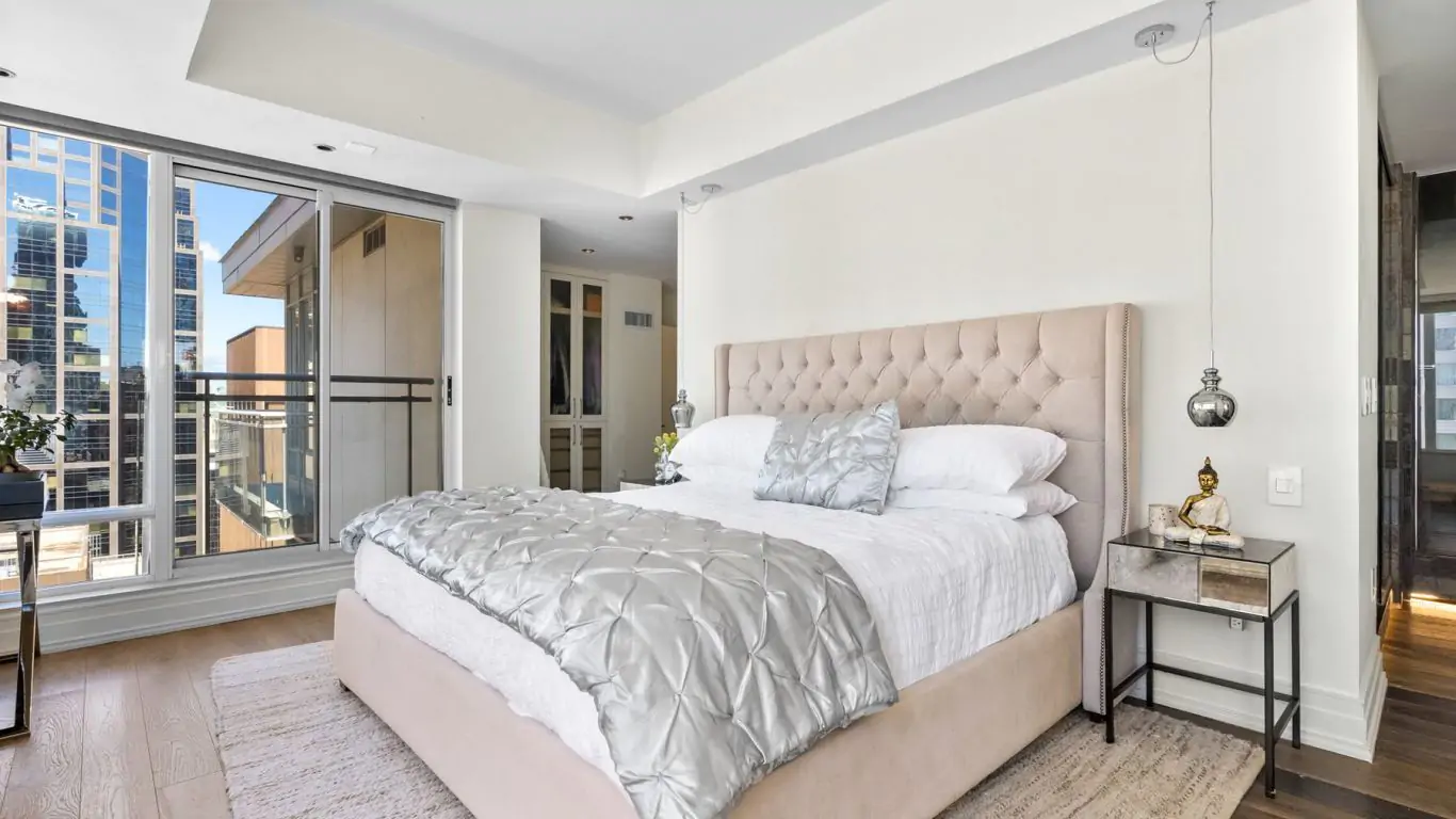 Penthouse Loki | Toronto