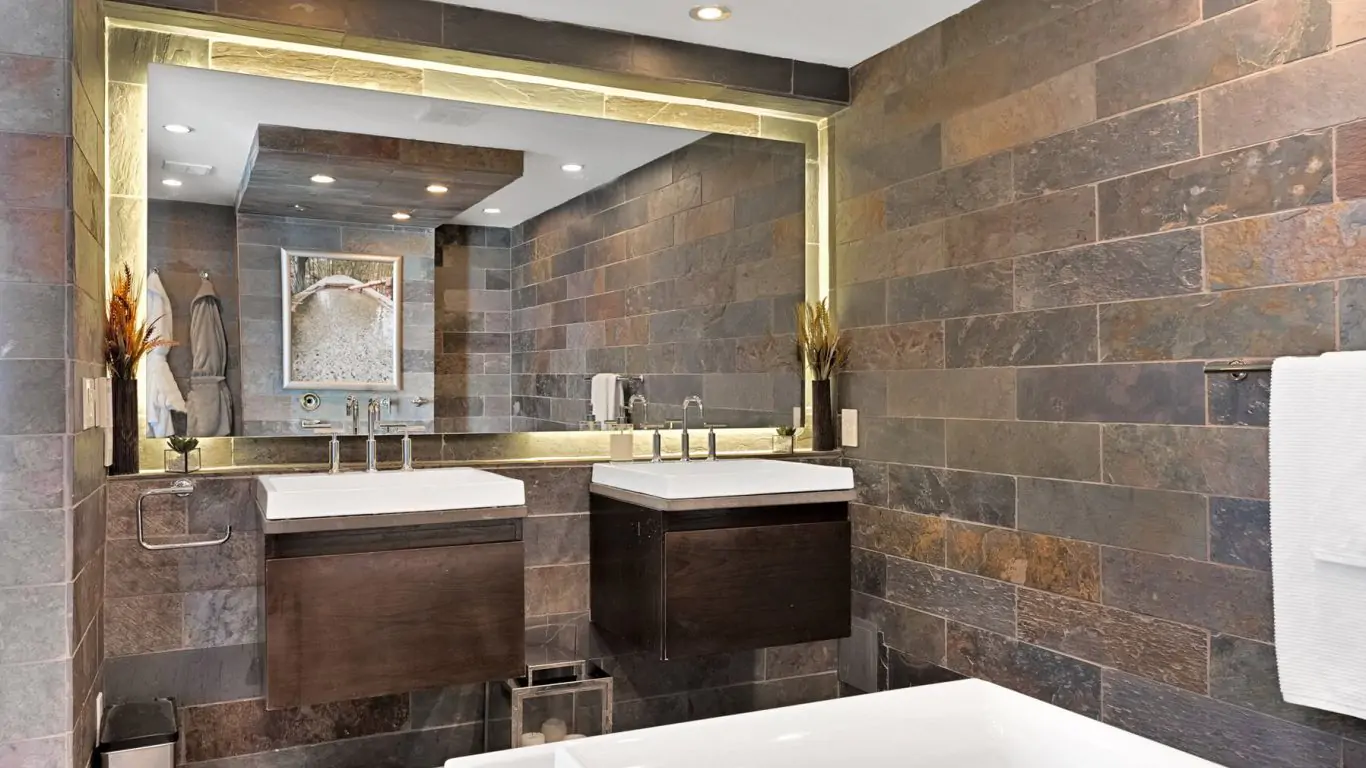 Penthouse Loki | Toronto