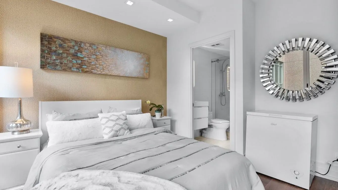 Penthouse Loki | Toronto