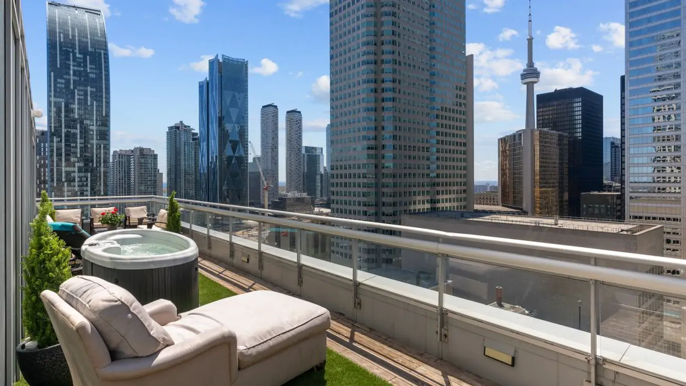 Penthouse Loki | Toronto