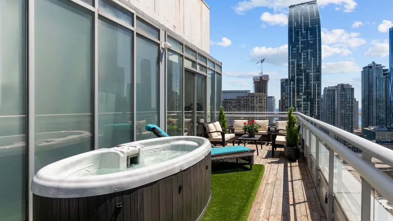 Penthouse Loki | Toronto