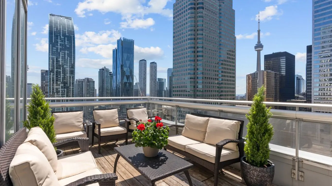 Penthouse Loki | Toronto