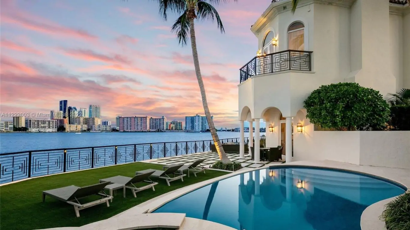 Villa Nessie | Miami