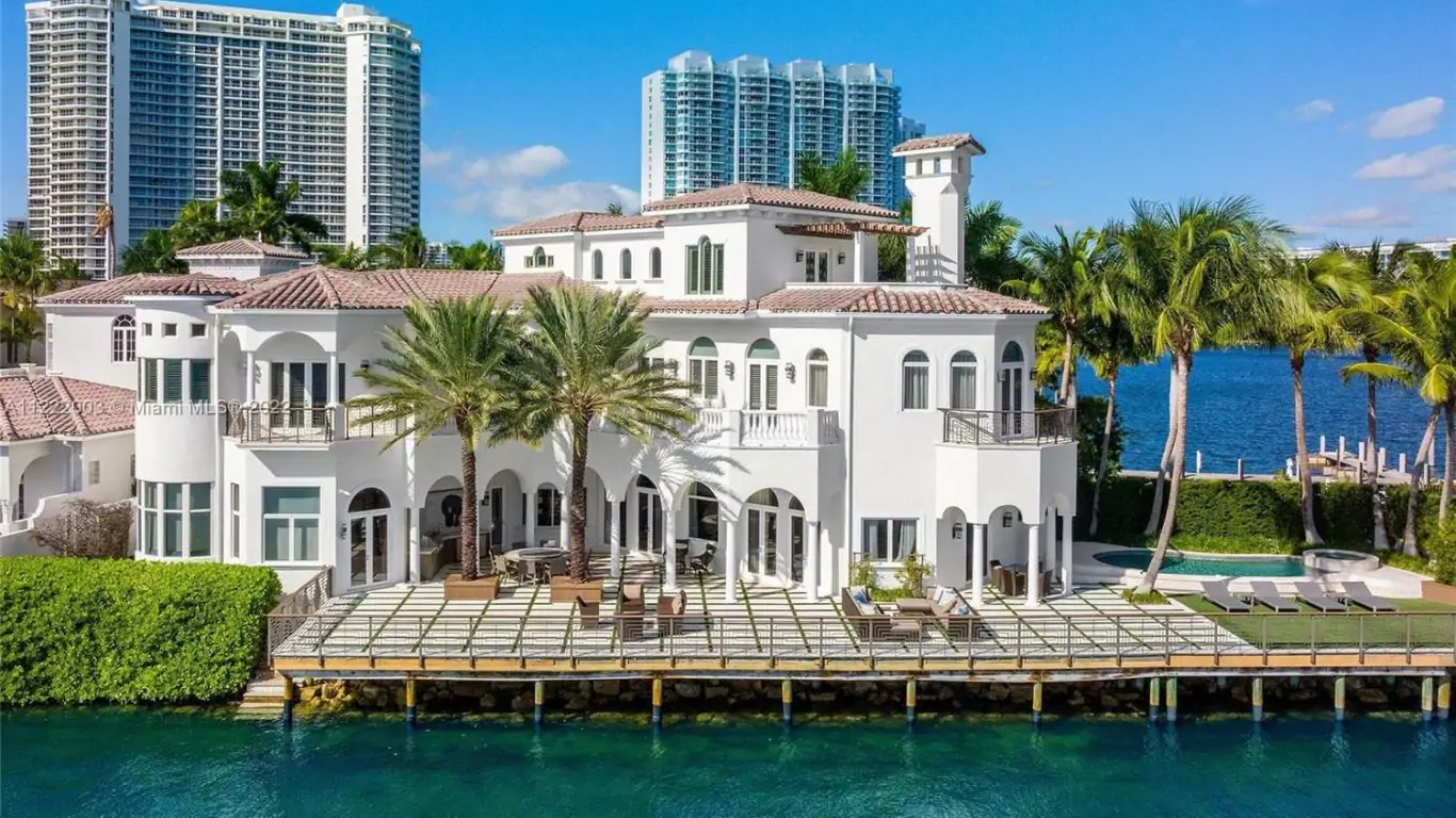 Villa Nessie | Miami
