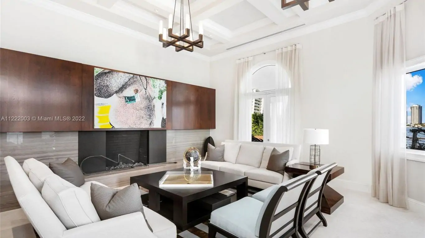 Villa Nessie | Miami