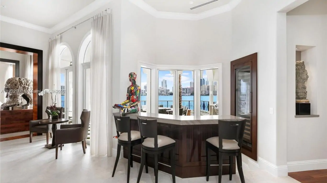 Villa Nessie | Miami