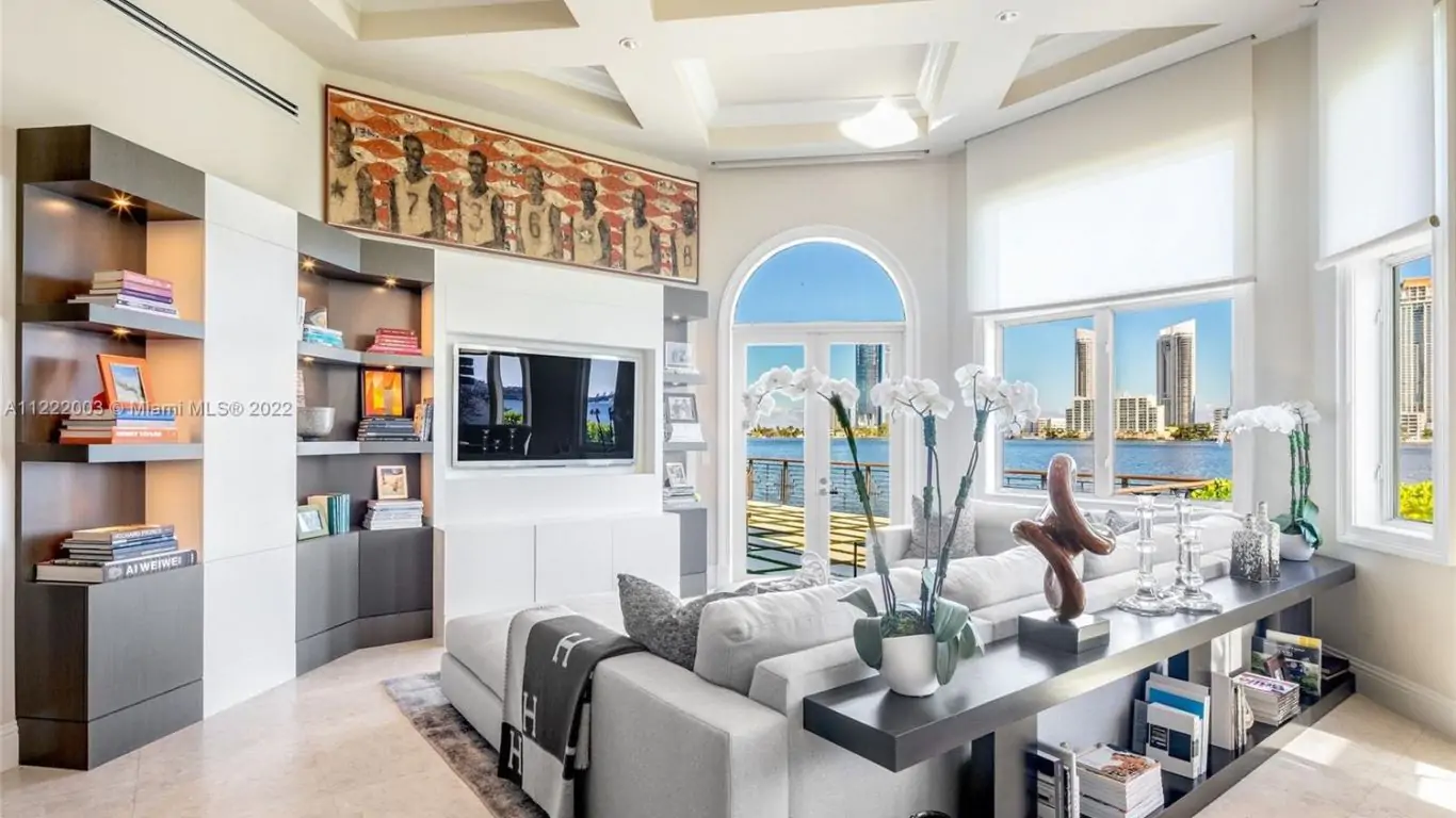 Villa Nessie | Miami