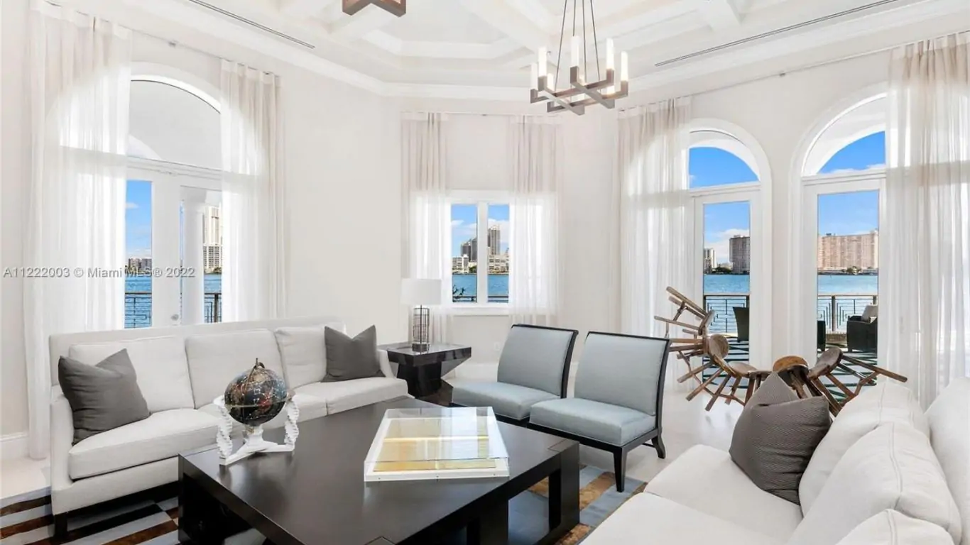 Villa Nessie | Miami