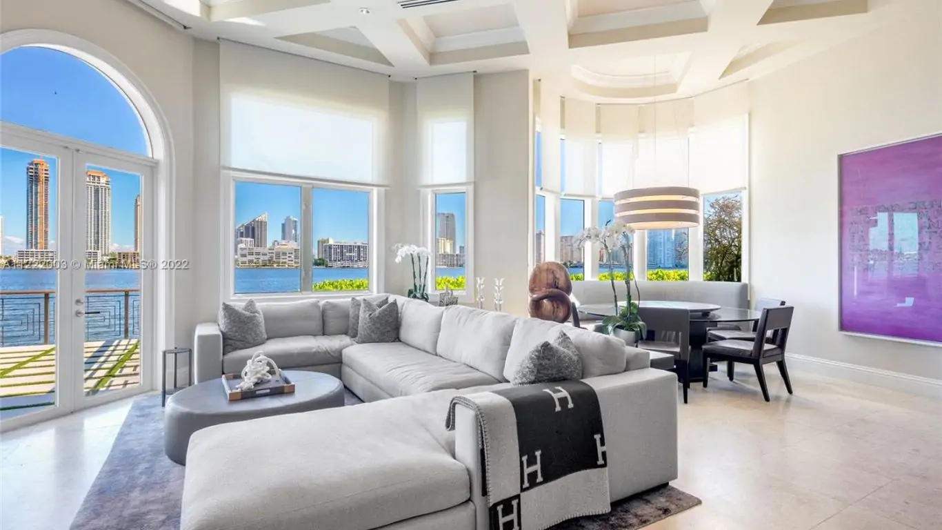 Villa Nessie | Miami