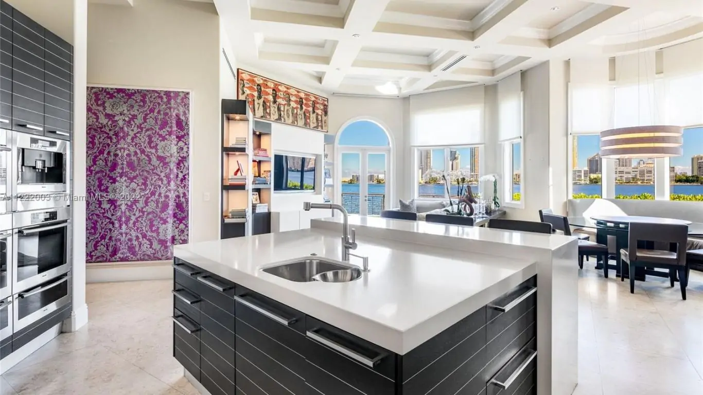 Villa Nessie | Miami