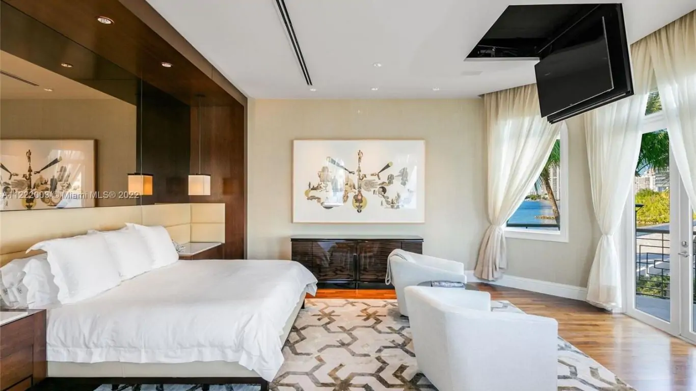 Villa Nessie | Miami