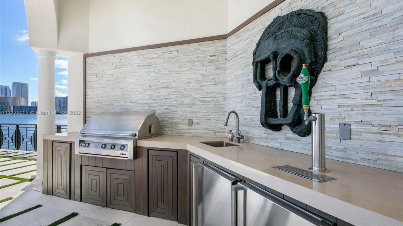 Villa Nessie | Miami