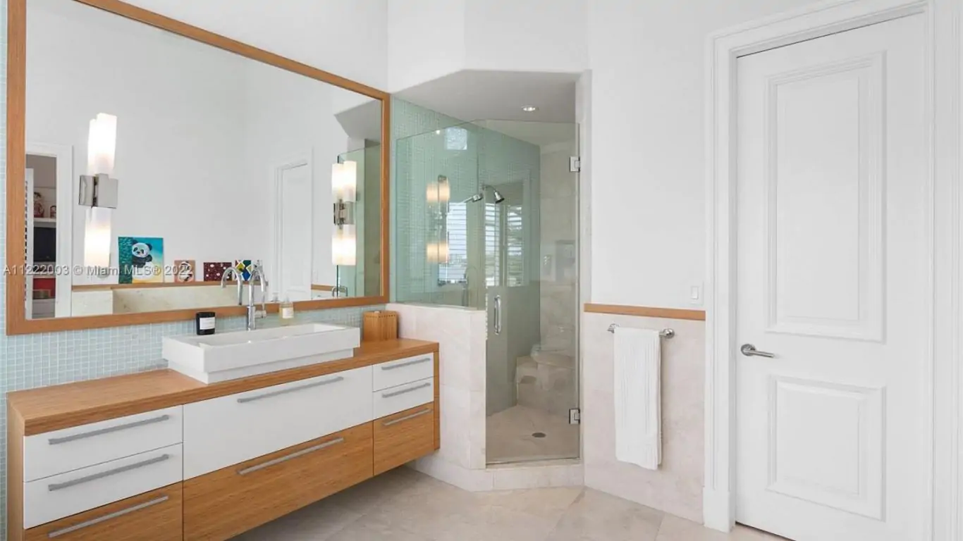 Villa Nessie | Miami