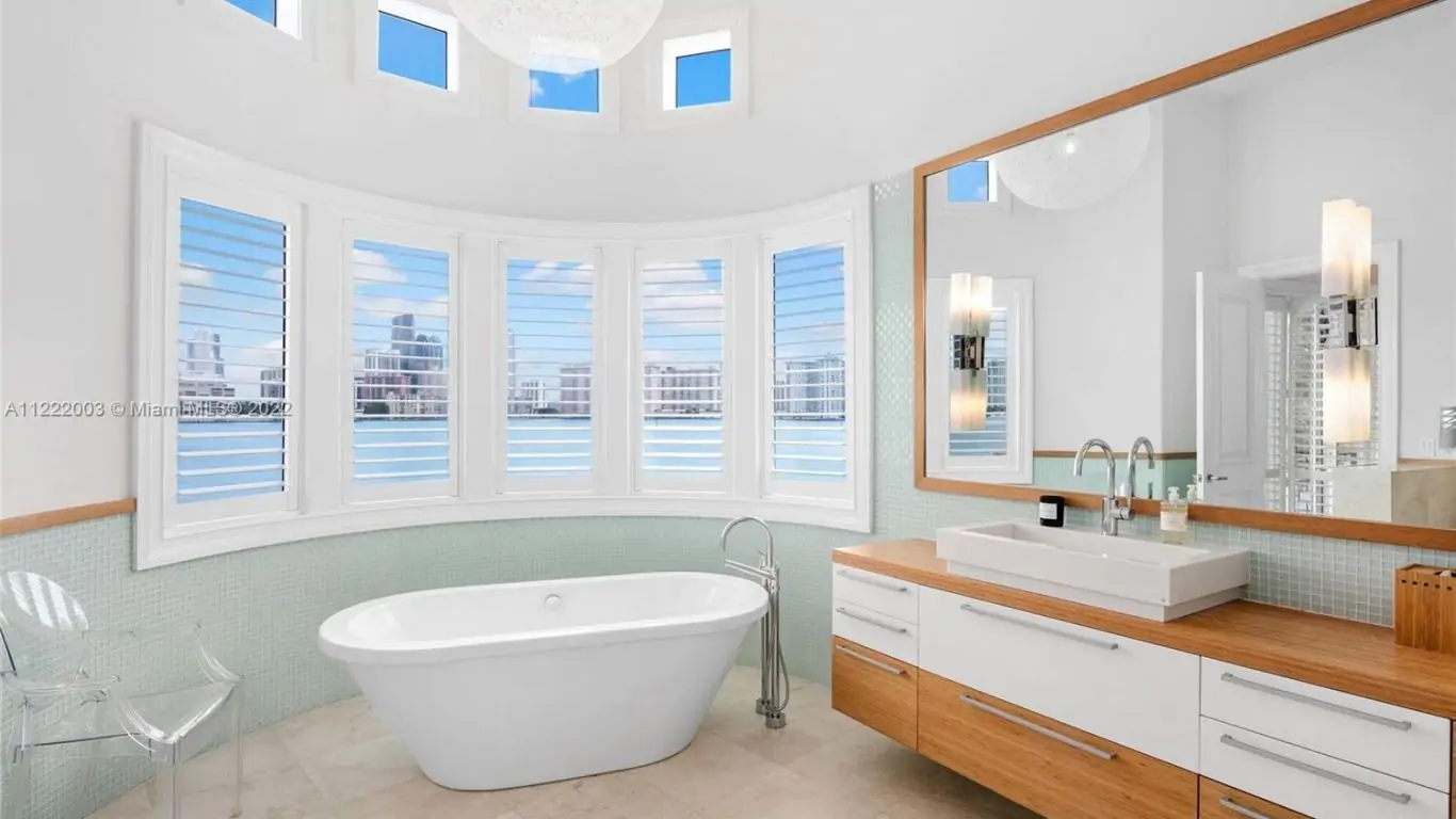 Villa Nessie | Miami