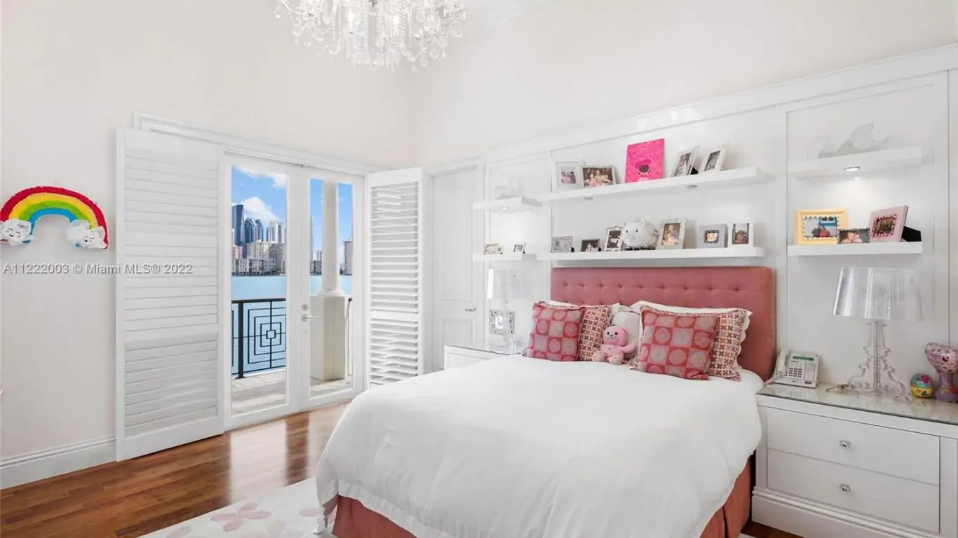 Villa Nessie | Miami