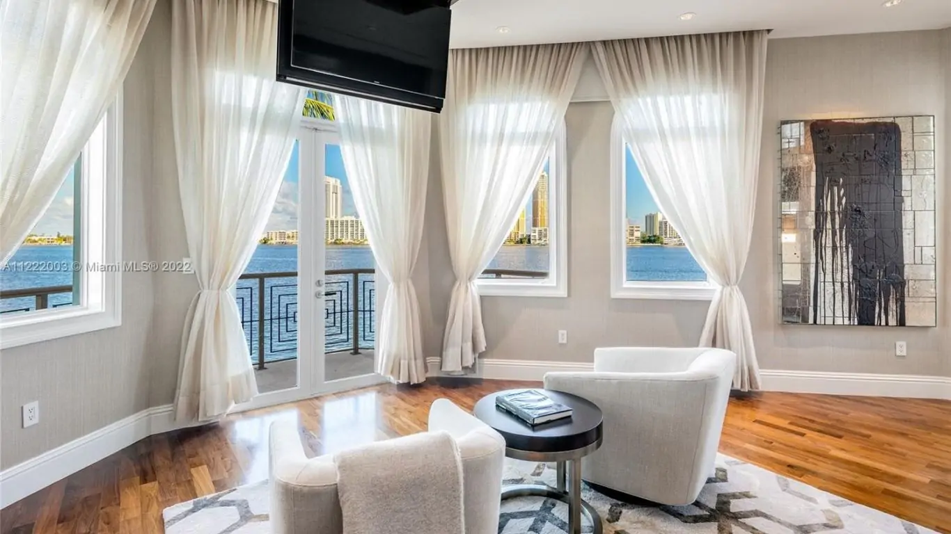 Villa Nessie | Miami