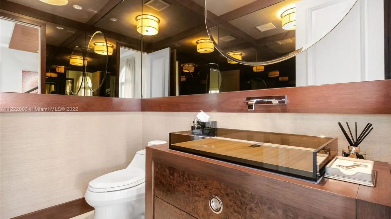 Villa Nessie | Miami