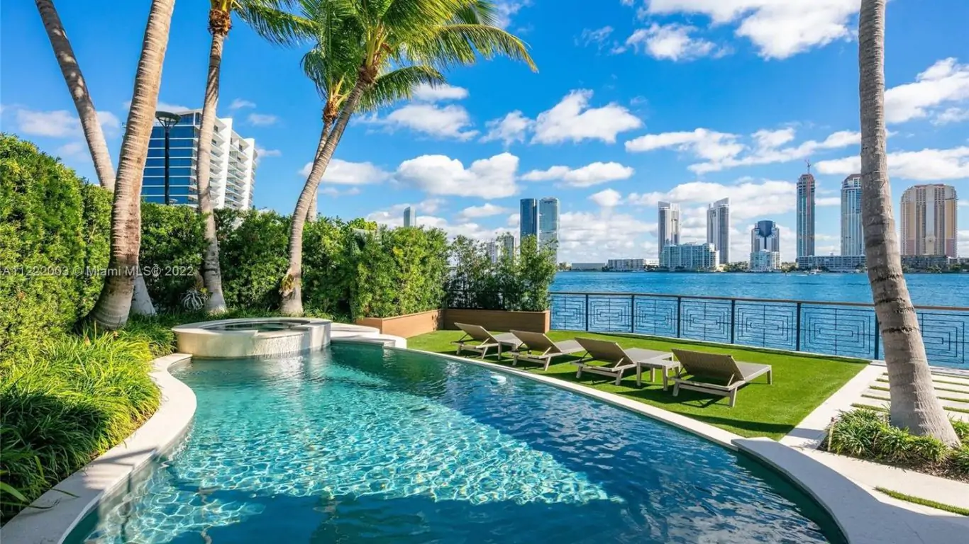 Villa Nessie | Miami